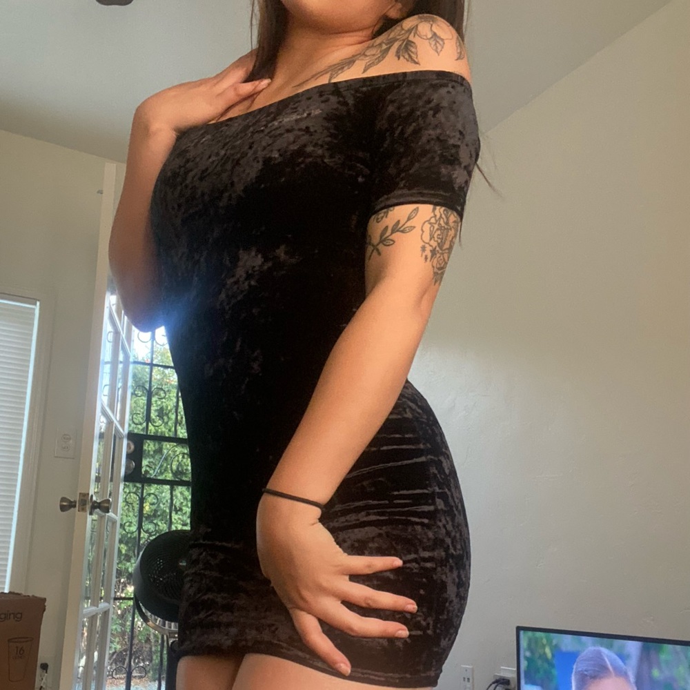 Velvet off the shoulder short dress